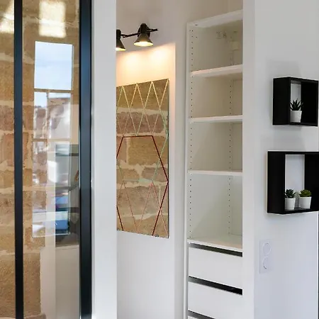 Le Saint B Au Pied De La Cathedrale Saint Benigne Apartment