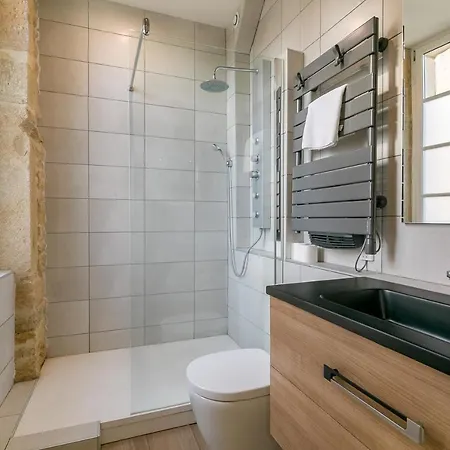 Le Saint B Au Pied De La Cathedrale Saint Benigne Apartment
