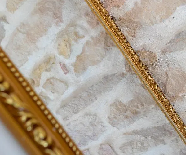 Le Saint B Au Pied De La Cathedrale Saint Benigne Apartment