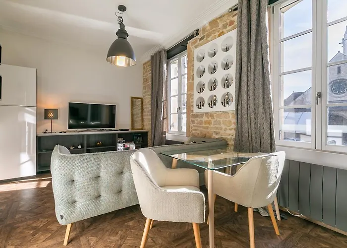 Le Saint B Au Pied De La Cathedrale Saint Benigne Διαμέρισμα *